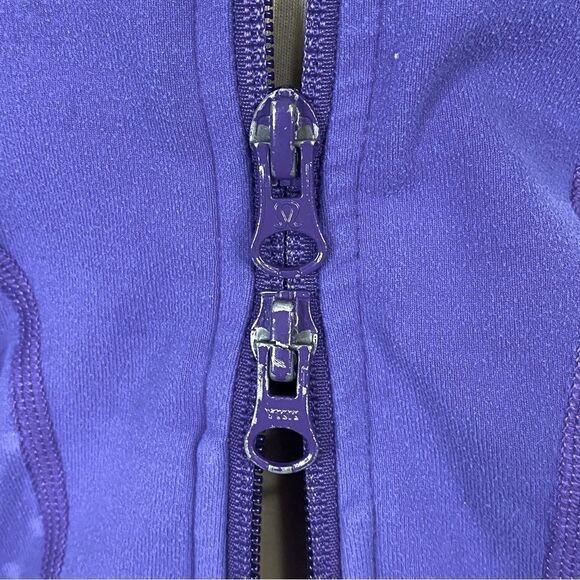 LULULEMON IN STRIDE JACKET - BRUISED BERRY/FADED DOT - Picture 10 of 16